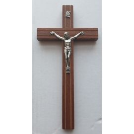 Krzyż drewniany wiszący, frezowany 20,5 cm