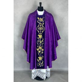 Ornat gotycki fioletowy, haftowany IHS (32K) - zdjęcie 2 - Ornat gotycki fioletowy, haftowany IHS (32K)