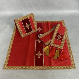Ornat semi gotycki czerwony + akcesoria, tkanina żakard, pasy aksamit (106K) - zdjęcie 2 - Ornat semi gotycki czerwony + akcesoria, tkanina żakard, pasy aksamit (106K)