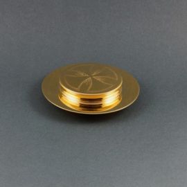 Patena do chorych mała,  mosiężna pozłacana śr. 11 cm - PATENY LITURGICZNE - Nowość