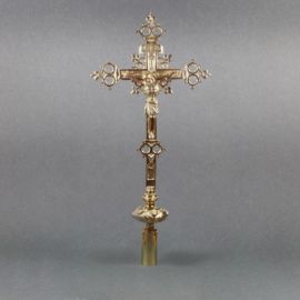 Krzyż mosiężny procesyjny - wysokość ok. 64 cm. - KRZYŻE OŁTARZOWE, PROCESYJNE