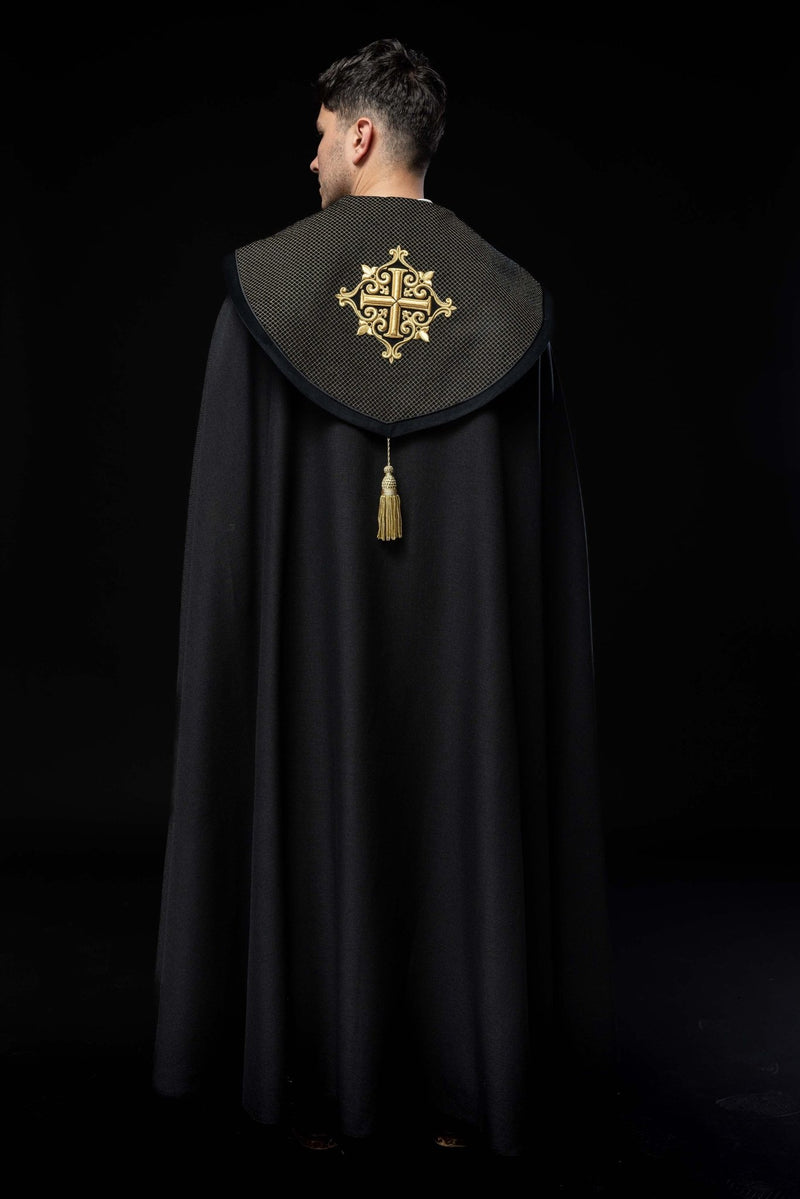 Kapa liturgiczna czarna, haftowana, aksamitny czarny pas (30H) - zdjęcie 4