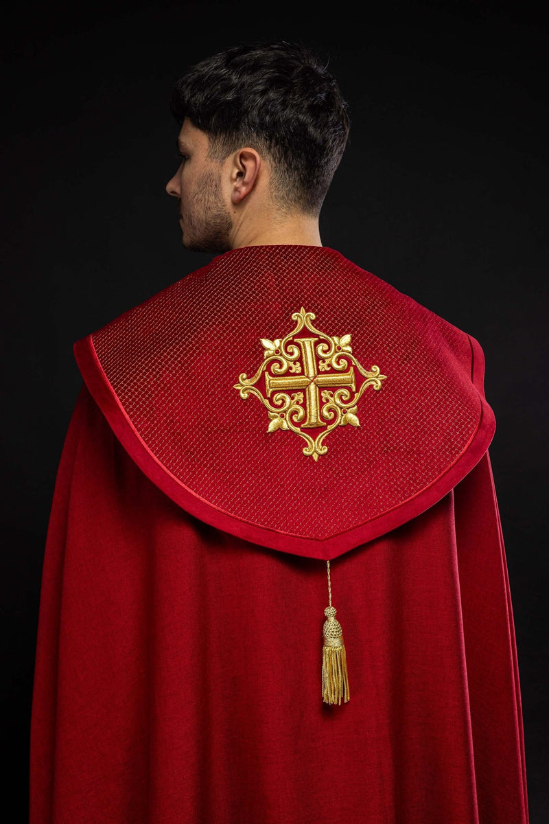 Kapa liturgiczna czerwona, haftowana, aksamitny czerwony pas (32H) - KAPY LITURGICZNE