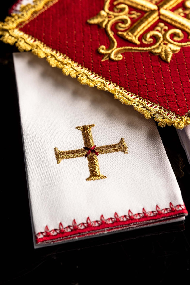Bielizna kielichowa czerwona (aksamit), haftowany złoty krzyż (83H) - zdjęcie 4