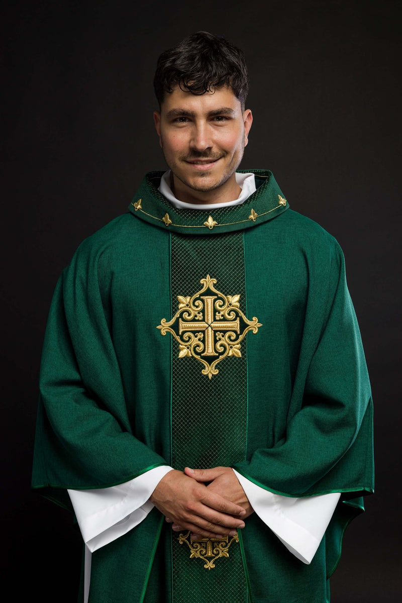 Ornat haftowany zielony, pas aksamit, symbol krzyży (H213)