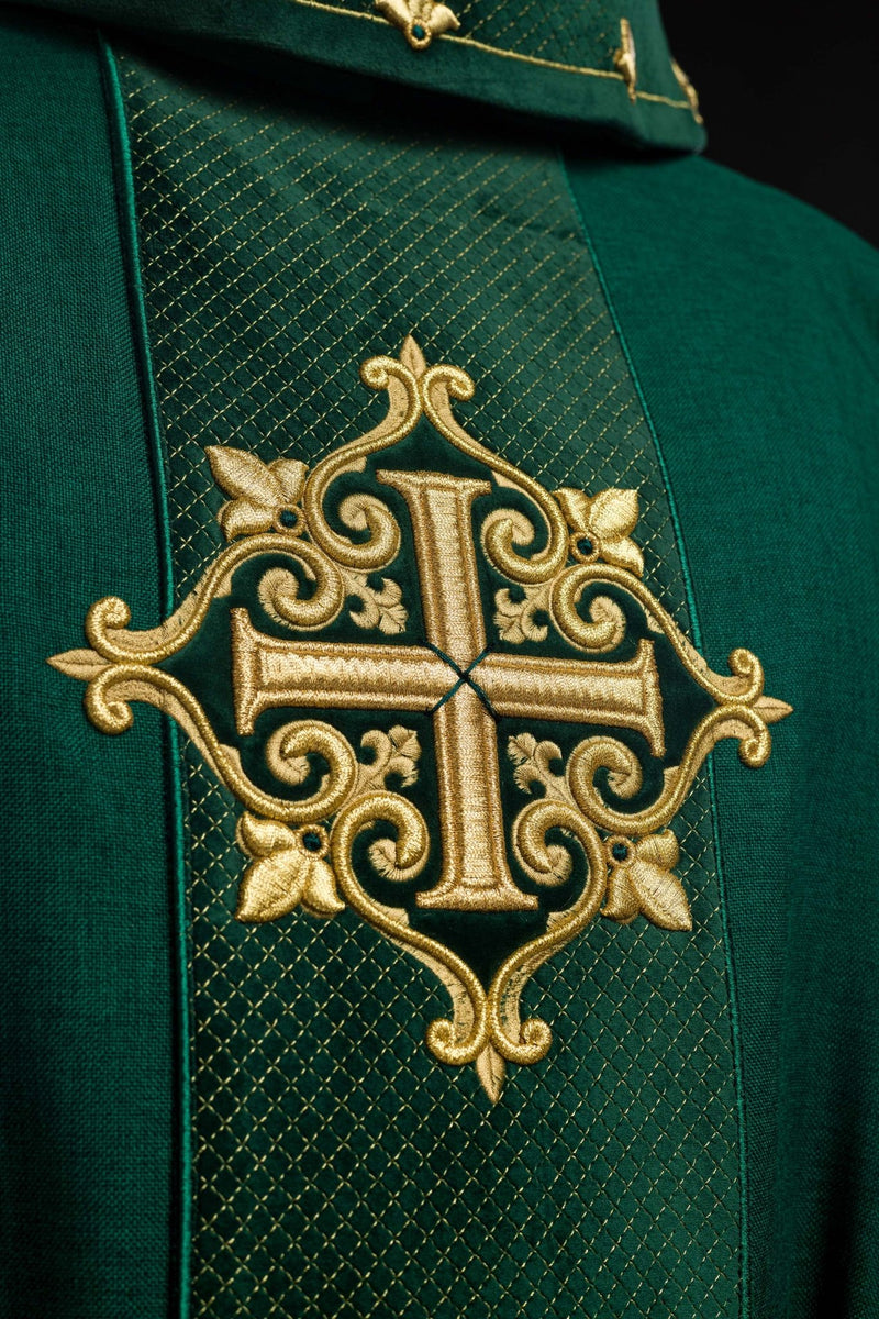 Ornat haftowany zielony, pas aksamit, symbol krzyży (H213) - zdjęcie 3