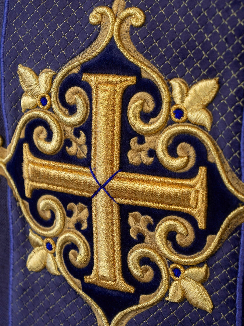 Ornat haftowany fioletowy, pas aksamit, symbol krzyży (H215) - zdjęcie 3