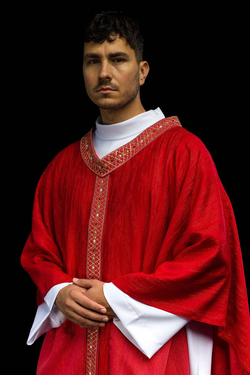 Ornat czerwony, z haftowanym kołnierzem i pasem (H222) - ORNATY NA WIELKI POST