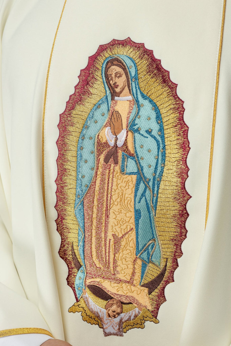 Ornat z haftowanym wizerunkiem Matki Bożej Guadalupe - zdjęcie 3