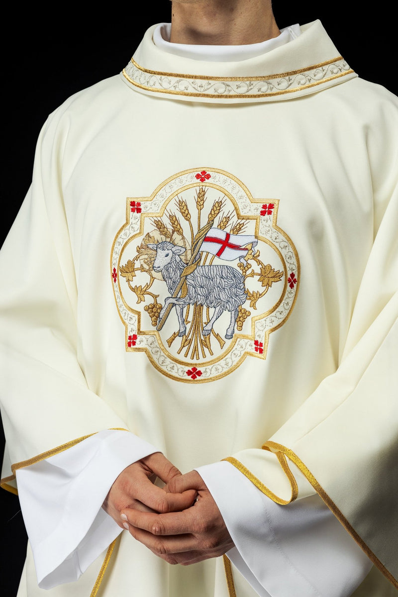 Ornat z haftowanym symbolem Baranka Bożego (120H) - ORNATY WIELKANOCNE