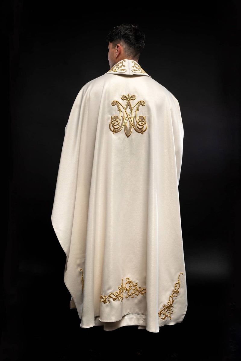Ornat z haftowanym motywem Matki Bożej Tulącej Dziecię Jezus (122H) - zdjęcie 7