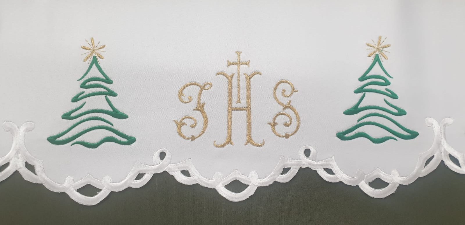 Obrus ołtarzowy haftowany Choinki + IHS (239) - OBRUSY OŁTARZOWE