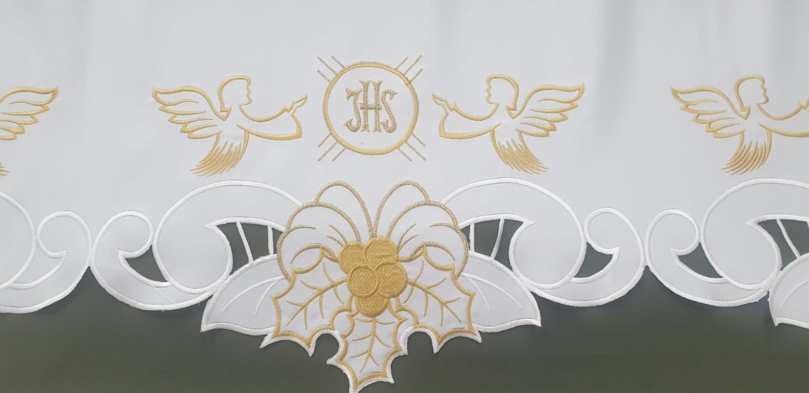 Obrus ołtarzowy haftowany  Anioły + IHS (239) - OBRUSY OŁTARZOWE