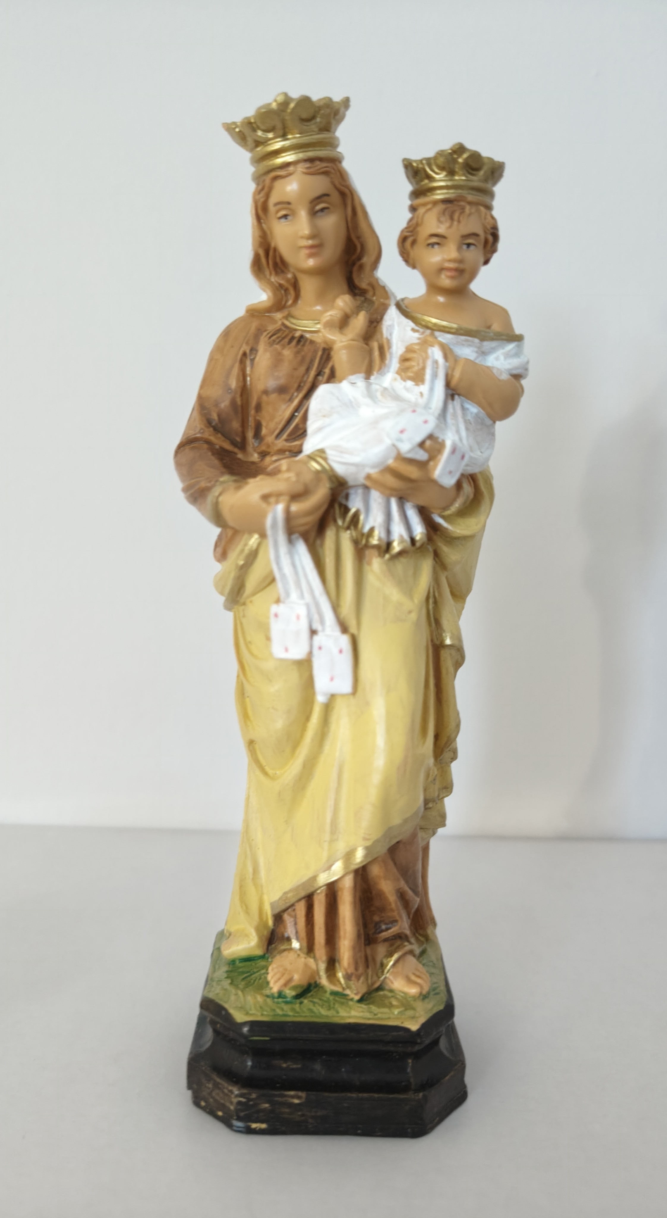 Figurka Matka Boża Szkaplerzna 15 cm - Matka Boża Szkaplerzna