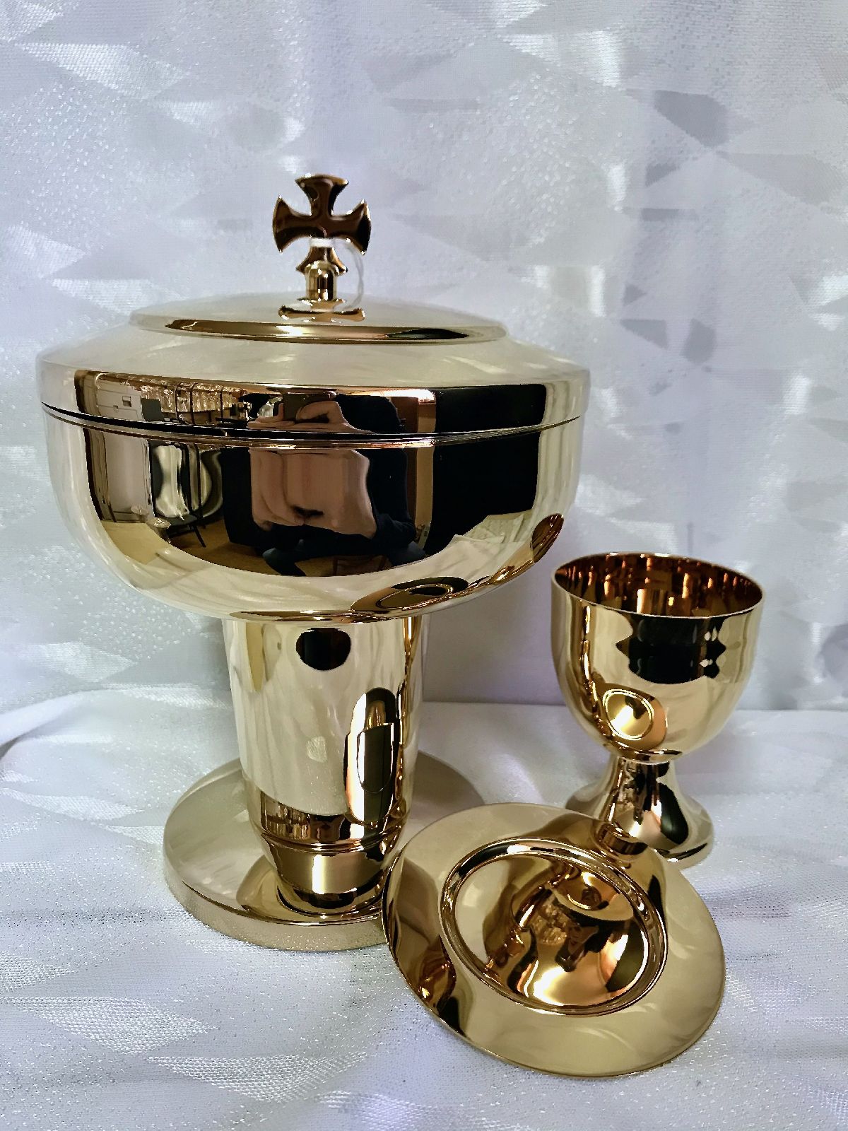 Puszka pod dwiema postaciami - koncelebra, mosiężna, pozłacana 19 cm - Brak kategorii - Nowość