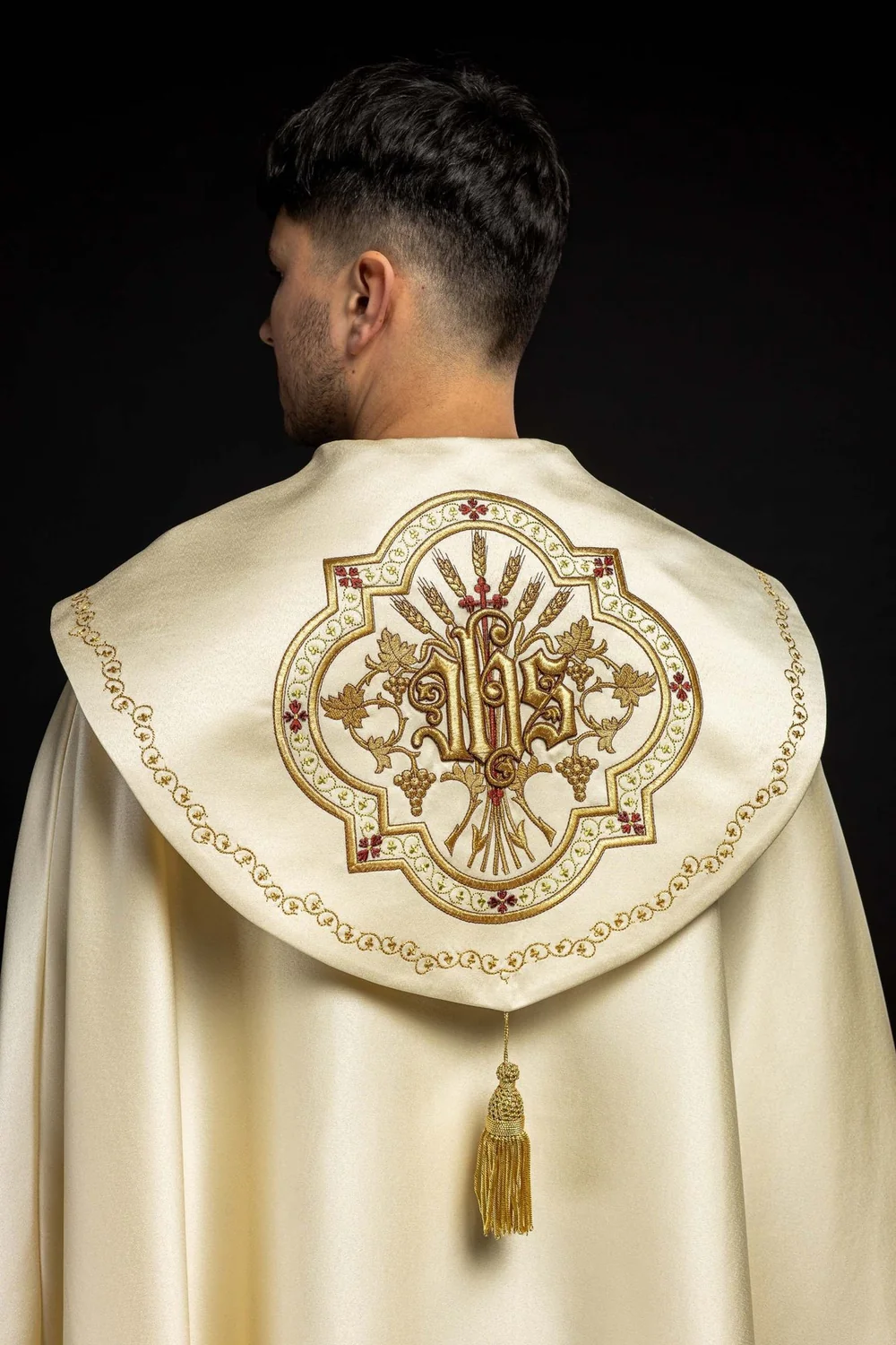 Kapa liturgiczna haftowana IHS - ecru (35) - zdjęcie 4