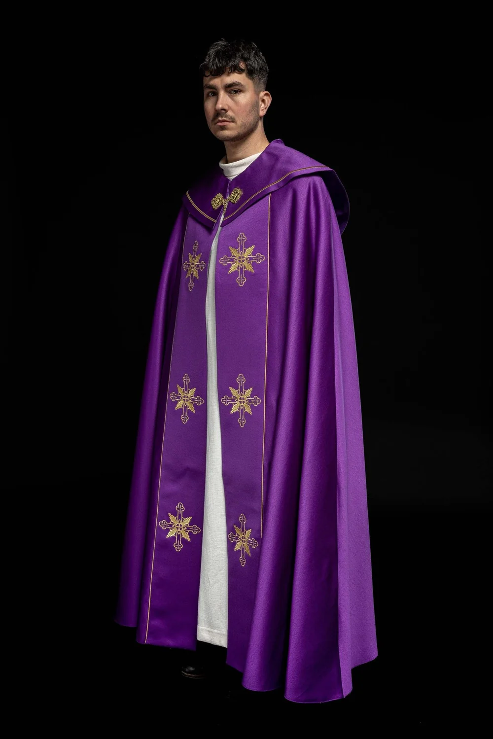Kapa liturgiczna haftowana IHS - fioletowa (37) - KAPY LITURGICZNE