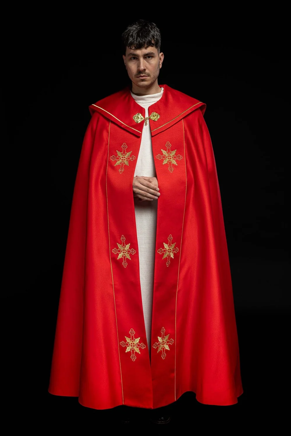 Kapa liturgiczna haftowana IHS - czerwona (38) - KAPY LITURGICZNE