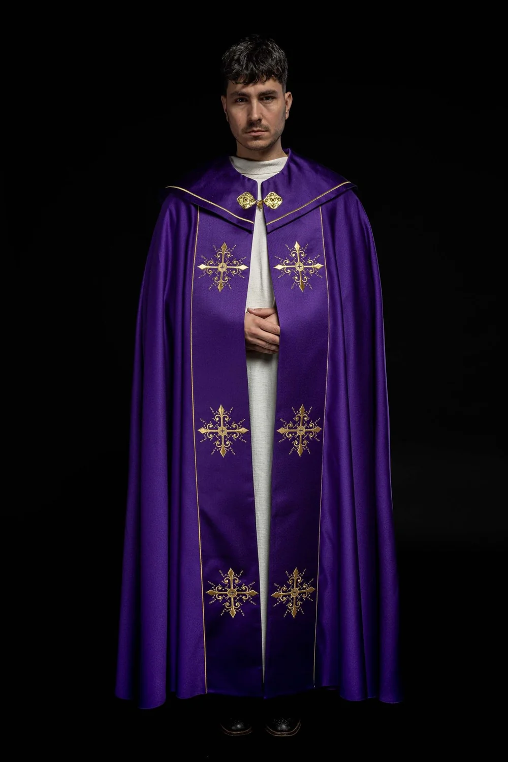 Kapa liturgiczna haftowana Krzyż - fioletowa (40) - KAPY LITURGICZNE