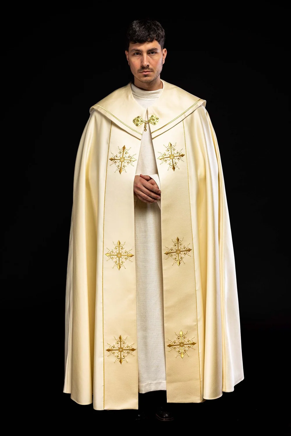 Kapa liturgiczna haftowana Krzyż - ecru (41) - KAPY LITURGICZNE