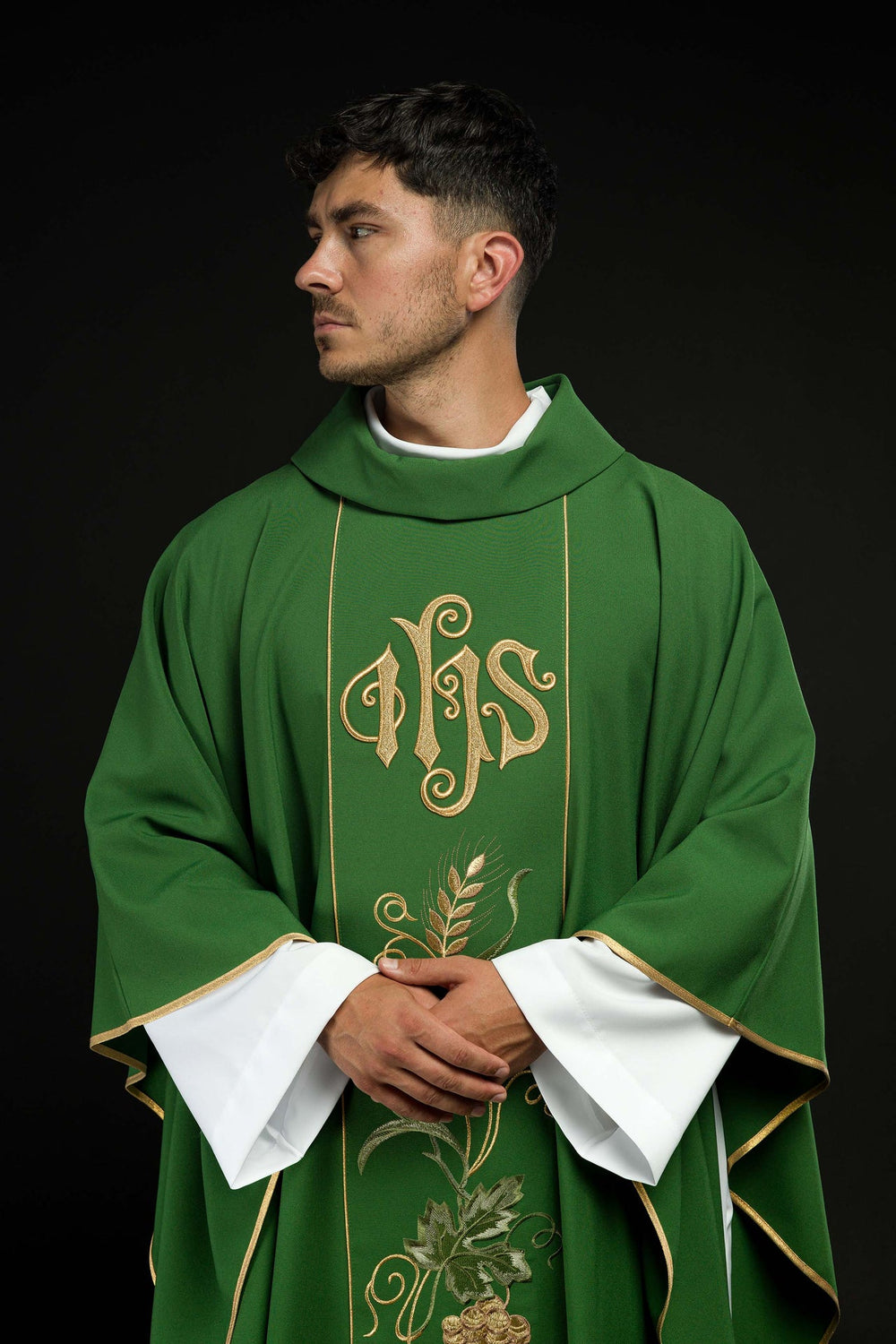 Ornat haftowany IHS, kłosy, winogrona - zielony (H23)