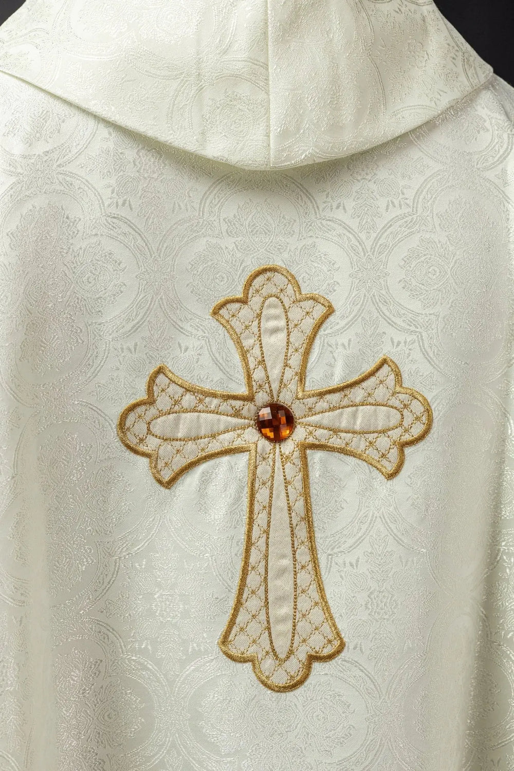 Ornat haftowany z symbolem krzyża - ecru (H96) - zdjęcie 3