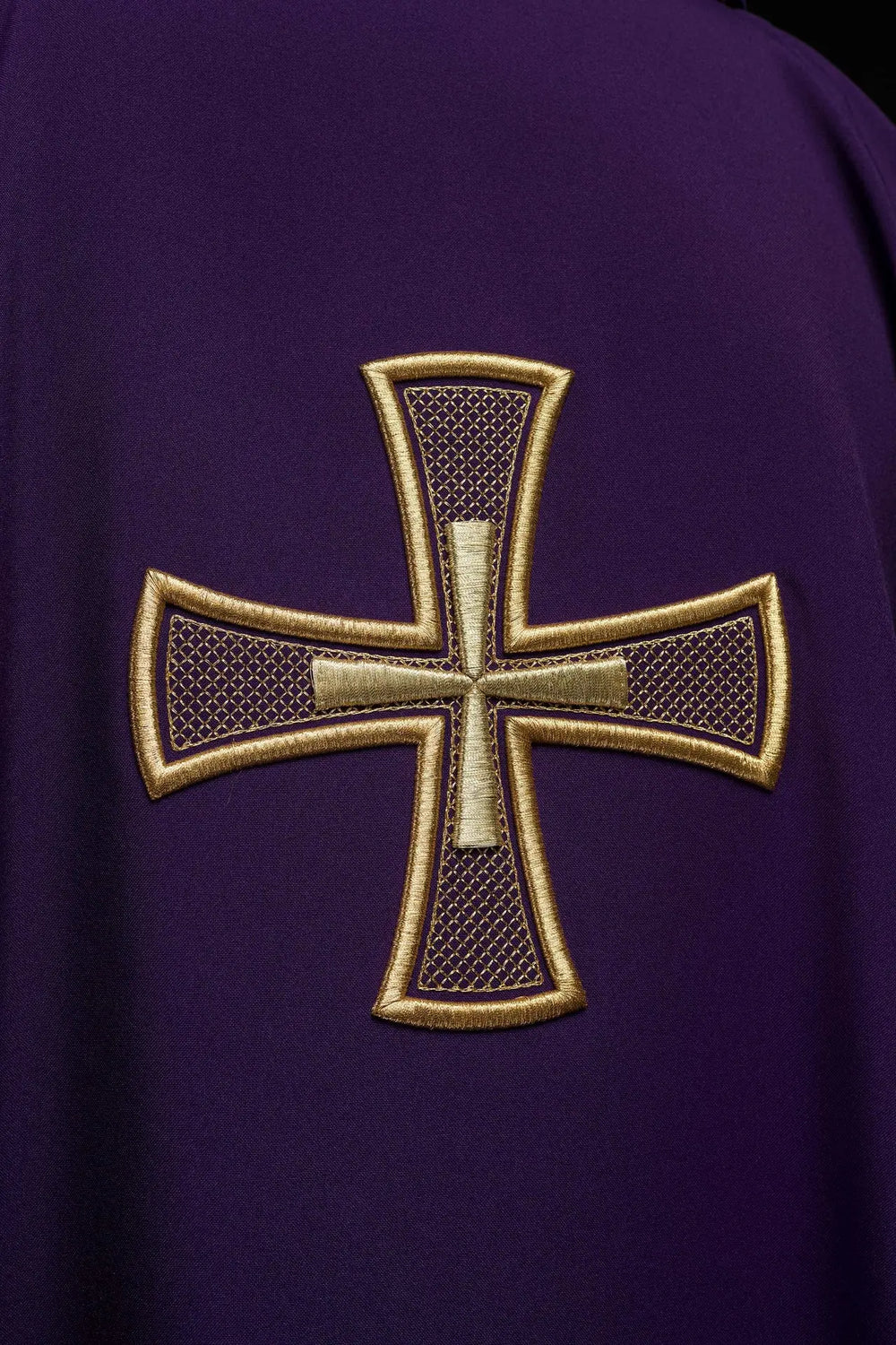Ornat haftowany z symbolem krzyża - fioletowy (H123) - zdjęcie 3