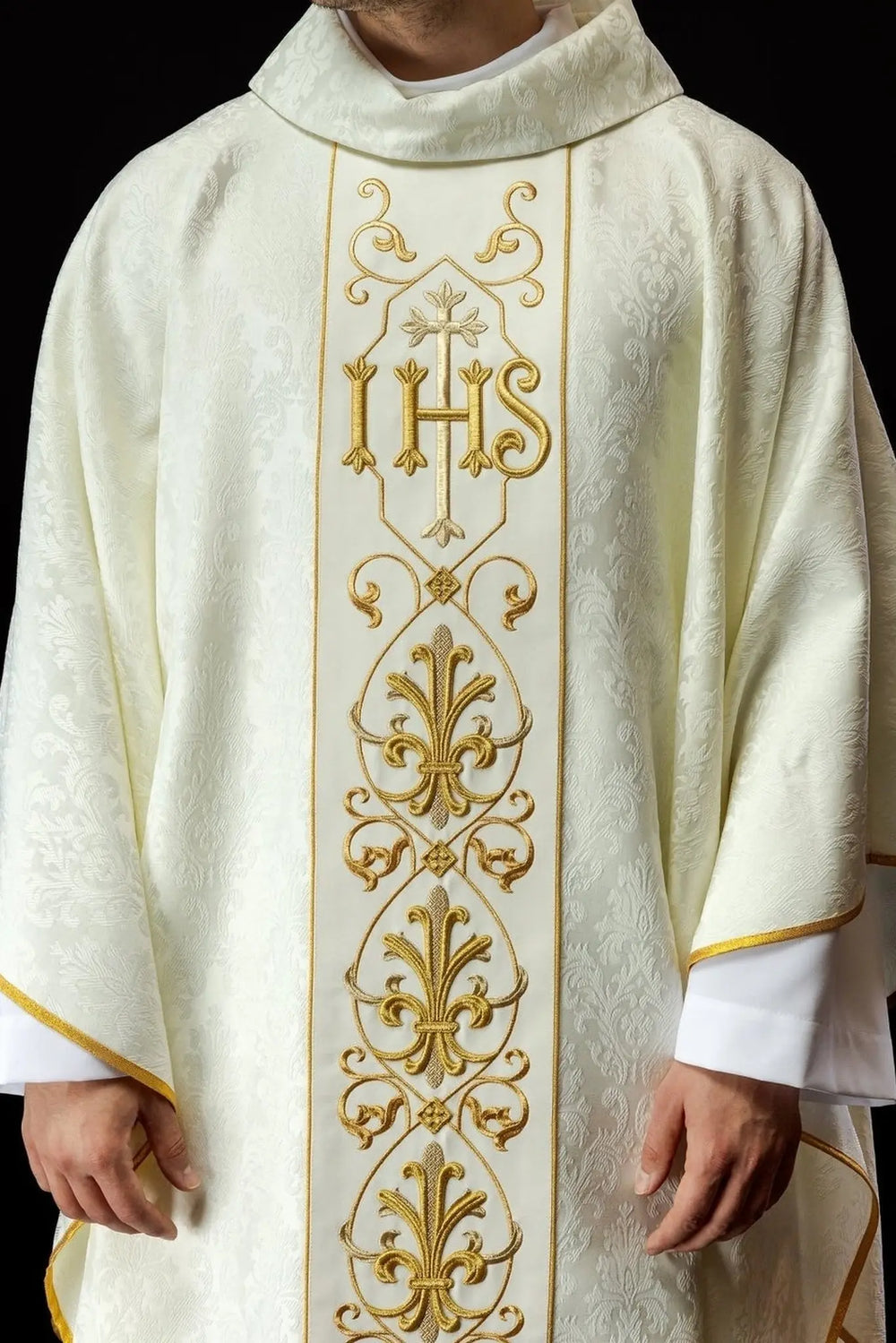 Ornat bogato haftowany IHS - ecru (H163) - Ornaty białe/ ecru