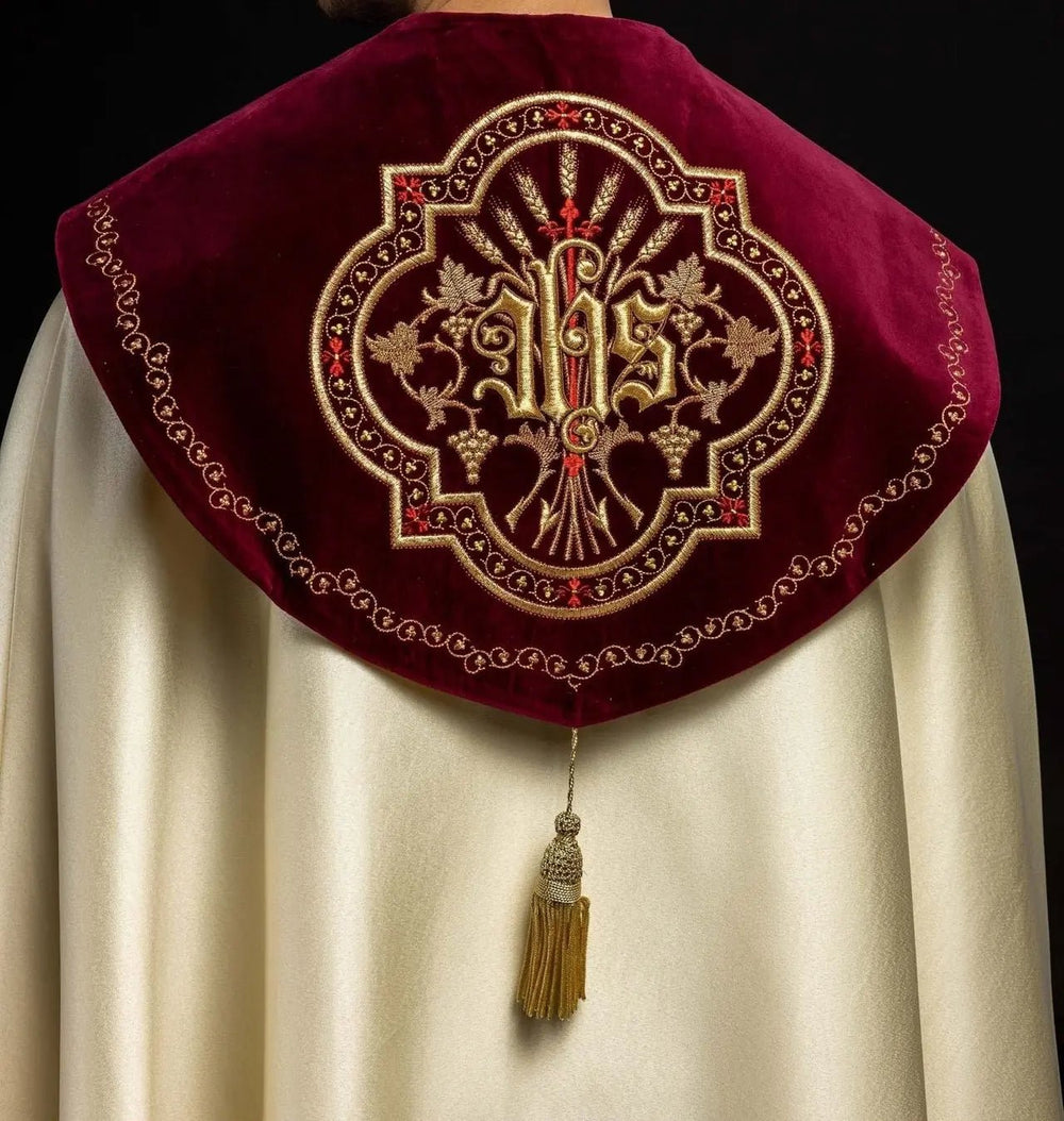 Kapa haftowana na aksamicie IHS (7H) - KAPY LITURGICZNE